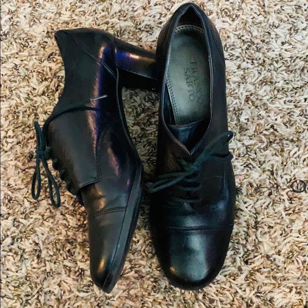 ❣️HP❣️Franco Sarto lace up oxford with 2in heel